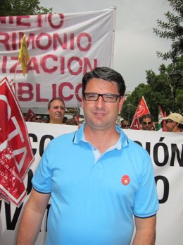 El candidato de IU, Pedro García, en la manifestación