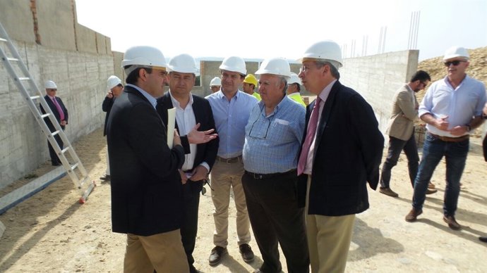 El delegado del Gobierno en Andalucía, Antonio Sanz, visita Vejer