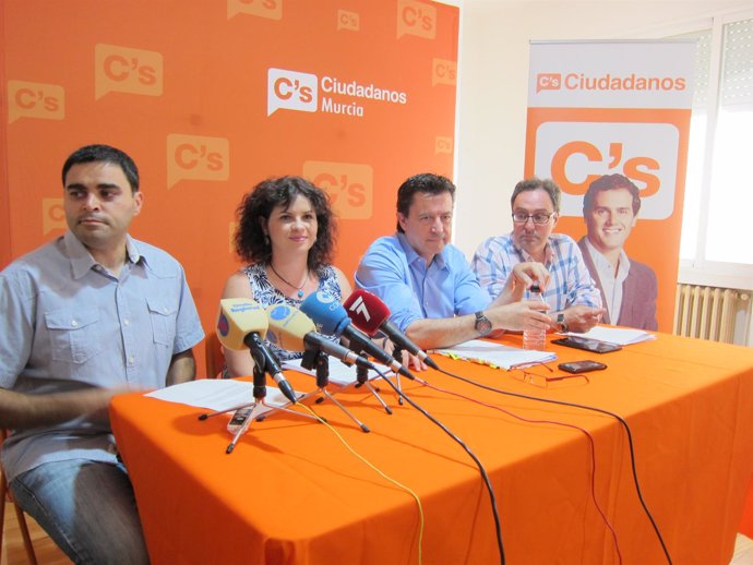 Guillamón, Navarro, Molina y Pardo en la rueda de prensa