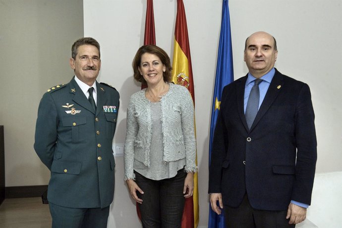 Barcina, con el consejero Morrás y el coronel Hernández.