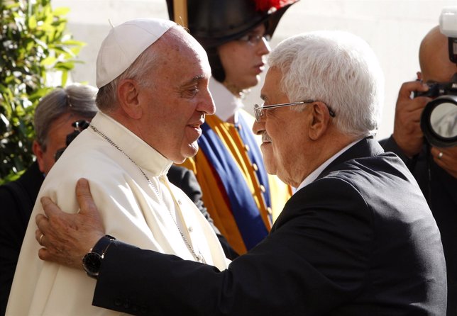 El Papa Francisco y Mahmud Abbas 