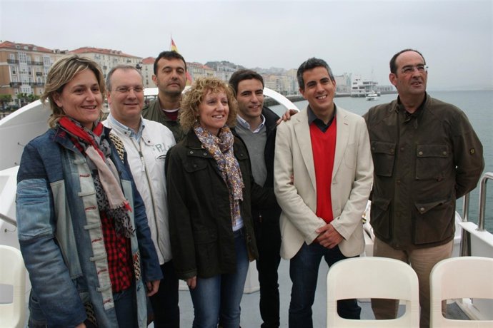 Socialistas del arco de la bahía a bordo de un barco