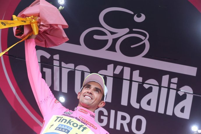 Alberto Contador se viste de rosa en el Giro de Italia