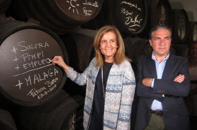 La ministra de Empleo, Fátima Báñez, y Elías Bendodo en El Pimpi