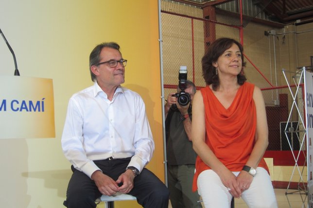 El presidente Artur Mas y la candidata de CiU en Vic Anna Erra