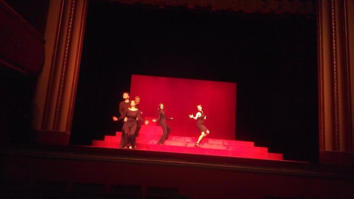 Representación de la obra 'Besos' de Albena Teatre en el Teatre Talia