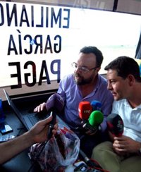 Page se confiesa con los periodistas de su caravana electoral: "La adrenalina de la campaña te pone en marcha"