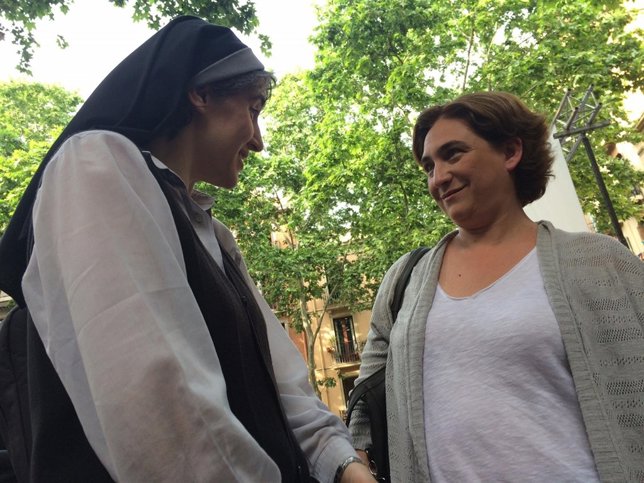 Teresa Forcades (Procés Constituent) y Ada Colau (BComú)