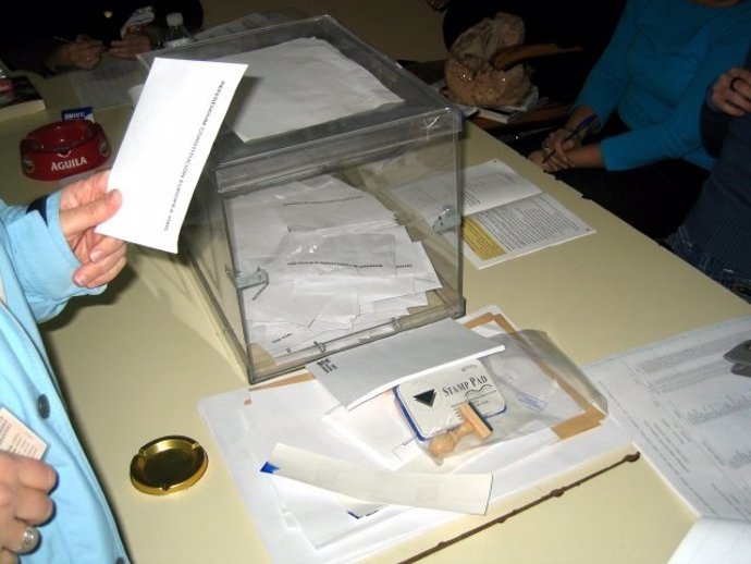 Imagen de archivo de una mesa electoral