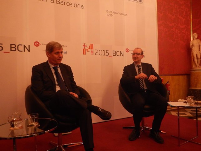 El candidato del PP en Barcelona, Alberto Fernández, y el periodista A.Bassas