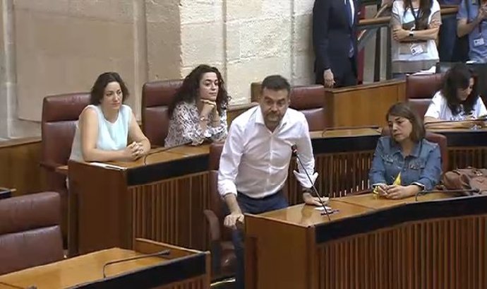 Antonio Maíllo durante la tercera votación para la investidura de Susana Díaz