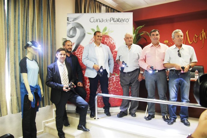 Cuna de Platero presenta un nuevo sistema para recoger la fruta. 