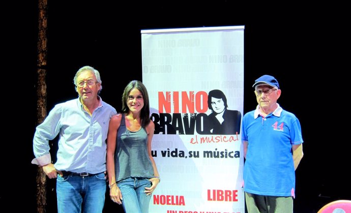 Eliseo Peris, María Marín y Pepe Juesas con Nino Bravo. El musical en Olympia