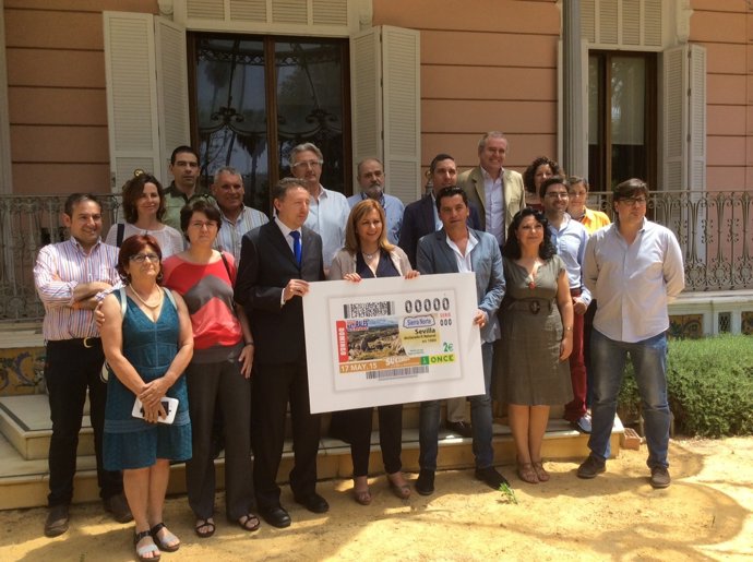 Presentación de un cupón de la ONCE por el aniversario del Parque Sierra Norte