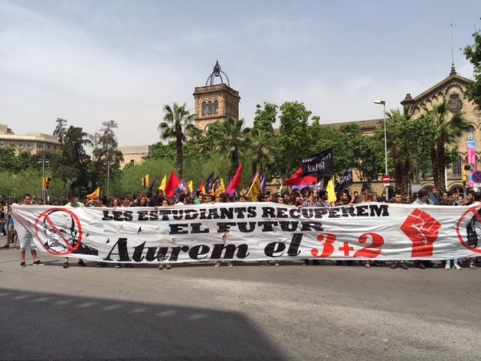 Manifestación de estudiantes contra el 3+2 en Barcelona
