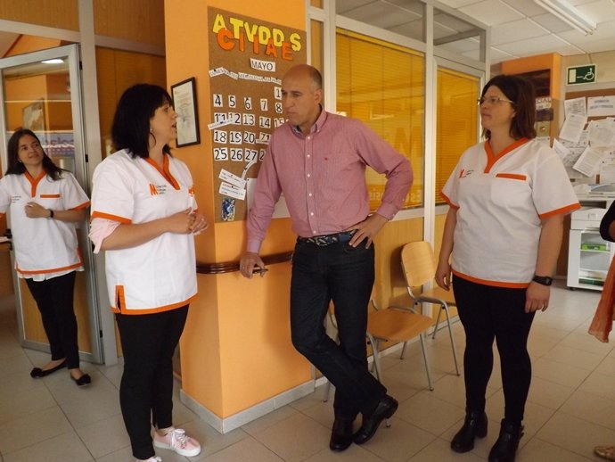 José Antonio Diez visita la  Asociación Leonesa de Esclerosis Múltiple.