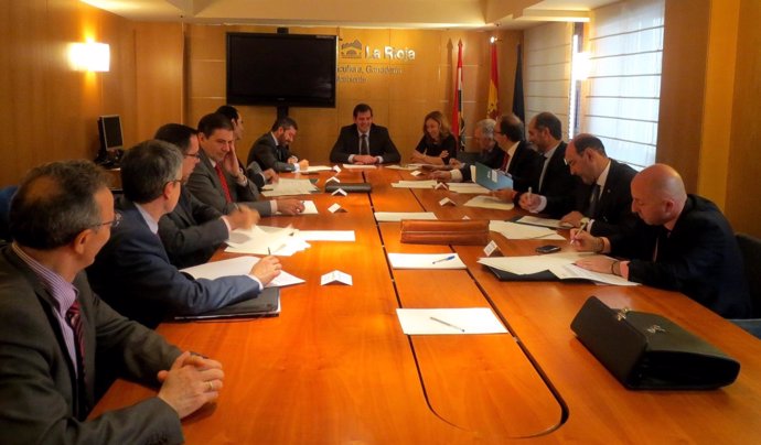 Firma convenio préstamos afectados por crecidas del Ebro
