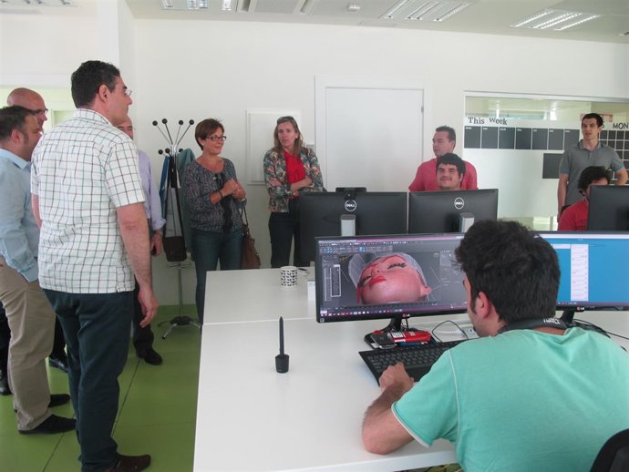 La consejera delegada de Extenda visita la sede de Neurodigital Technologies