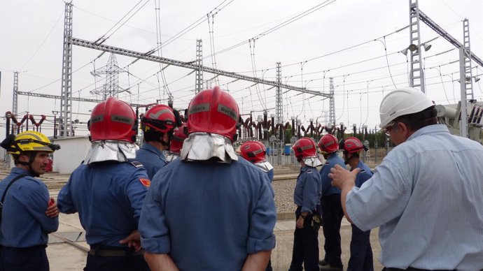 Prácticas de mandos de bomberos en la subestación eléctrica de Magraners
