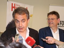 Zapatero atiende a los medios, con Puig, en Onda (Castellón).