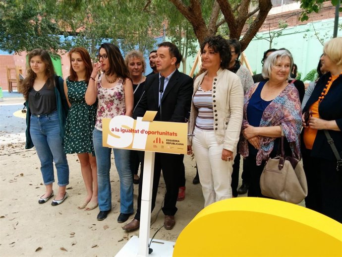 A.Bosch y M.Benedí (ERC) en un acto con mujeres 