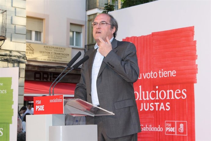 Gabilondo, durante un mitin en Leganés