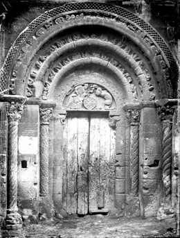 Portada de la Iglesia de San Miguel de Uncastillo en 1915