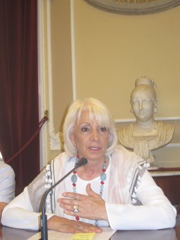 La alcaldesa de Cádiz, Teófila Martínez (PP), en rueda de prensa