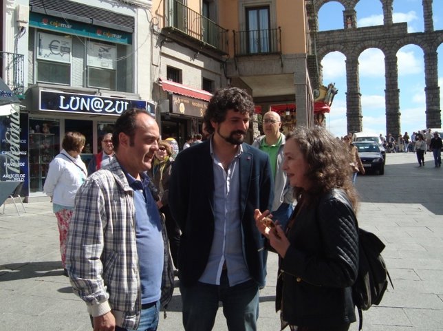 Sarrión (C) con López y Frías