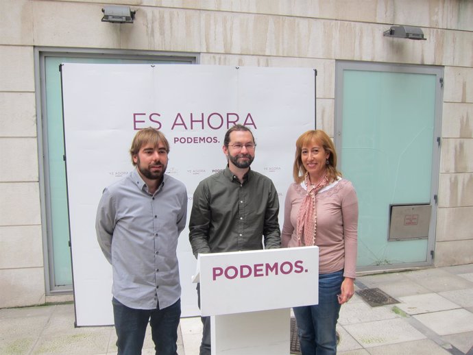 Ripa y León presentando el mitín de Pablo Iglesias de Podemos en Oviedo.