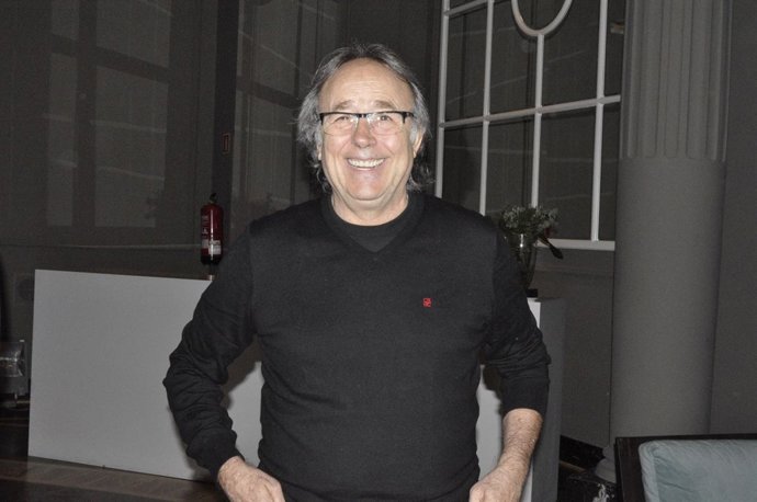 El cantautor Joan Manuel Serrat en el Gran Hotel de Zaragoza.