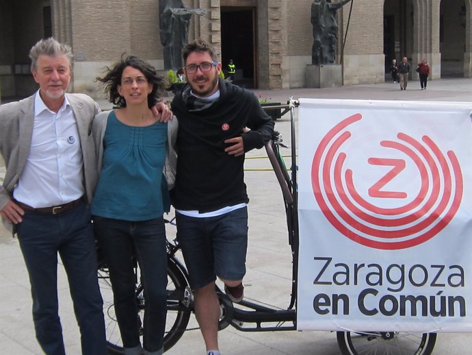 SAntisteve y otros candidatos de ZGZ en común, en la Plaza del Pilar