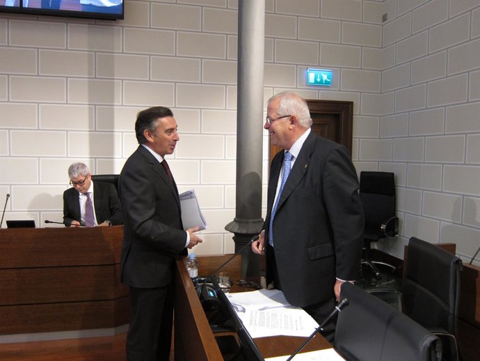 Beamonte y Llanas hablando antes del pleno de este viernes