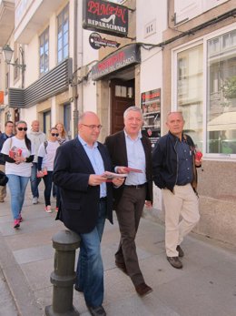 El eurodiputado del PSOE, José Blanco, junto al candidato Paco Reyes
