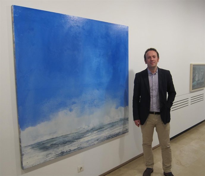 El artista Guillemo Simón en la Sala de Exposiciones del Palacio Pimentel