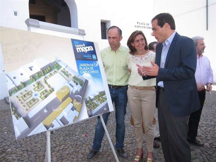 José Antonio Nieto presenta el proyecto de jardín en Capuchinos con candidatos