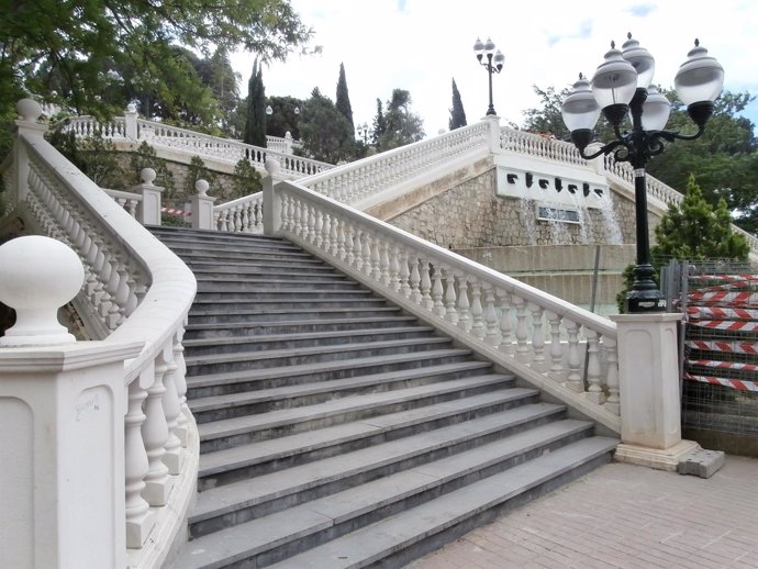 Reparación de la escalinata del Batallador en el Parque Grande