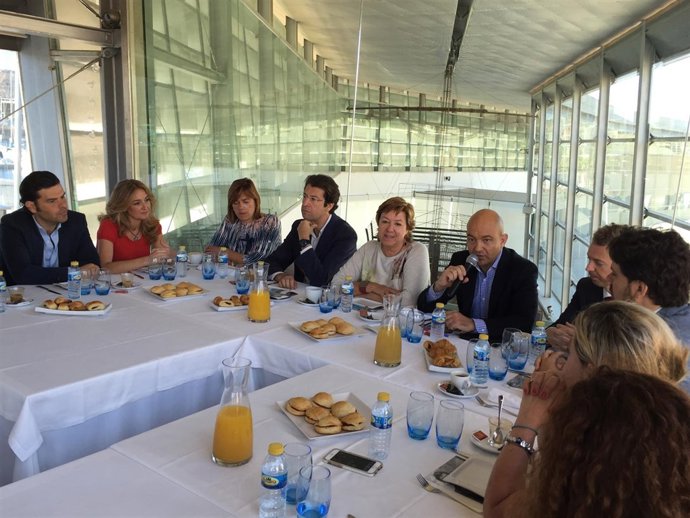 Barreiro, García Legaz y Juan Carlos Ruiz con jóvenes  y mujeres empresarias