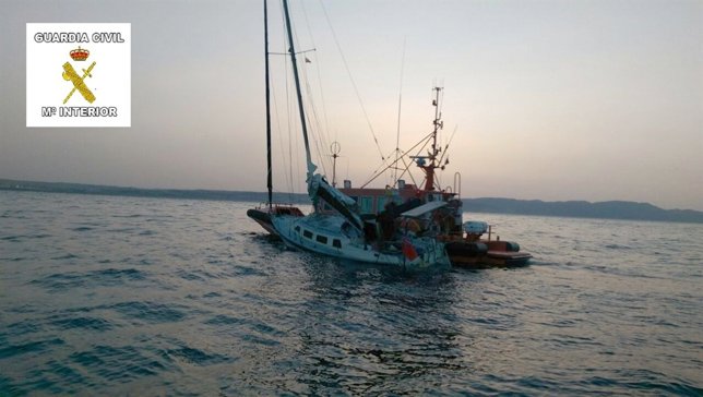 Velero minutos antes de hundirse cerca de Melilla