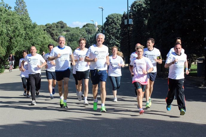 El candidato del PP, Eloy Suárez, practica running