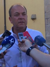 Monago dice que el debate en Canal Extremadura ha sido un "once contra uno"