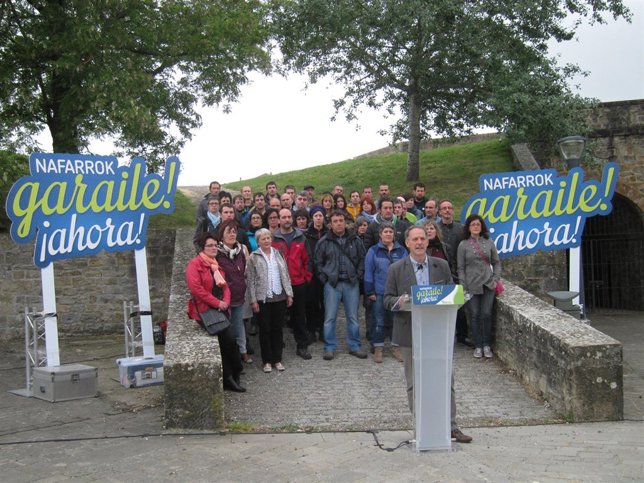 Araiz en el acto electoral junto a candidatos municipales de EH Bildu