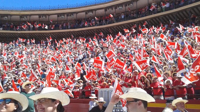 Mitin PSOE en Plaza de Toros de Valencia