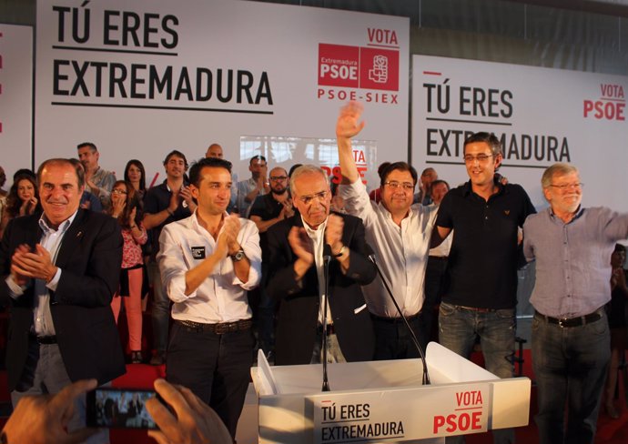 Acto electoral del PSOE con Vara, Ibarra, Guerra, Madina y Cabezas
