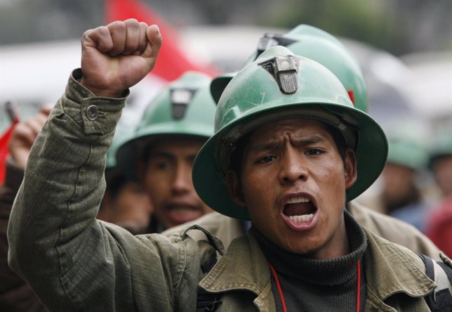 Mineros peruanos en protesta en la ciudad de Lima