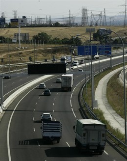 Recursos de tráfico. Carreteras. Coches. 