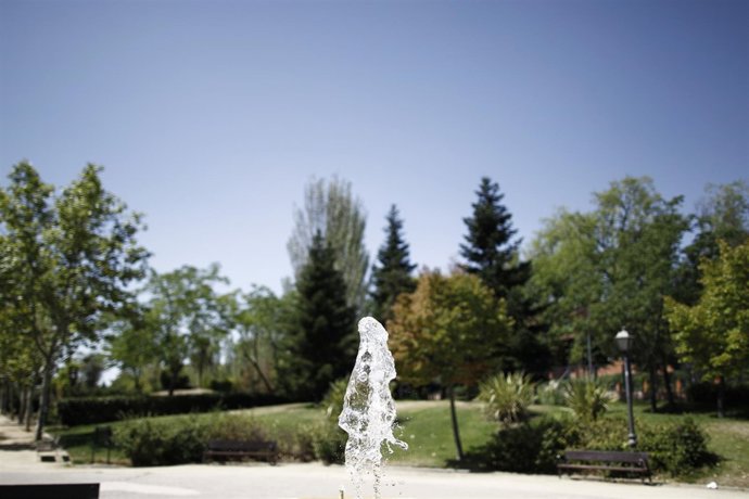 Buen tiempo. Sol. Altas temperaturas. Parque. 