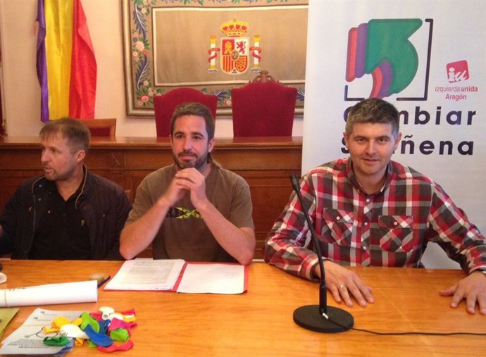 Miguel Aso (IU) con la candidatura de Sariñena