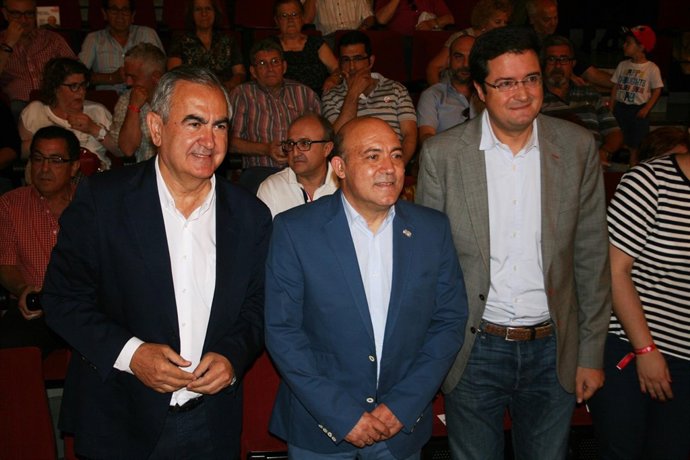 González Tovar con Óscar López