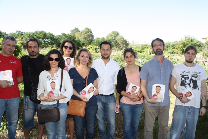 Visita del candidato de IU a la Alcaldía de Sevilla al Distrito Norte